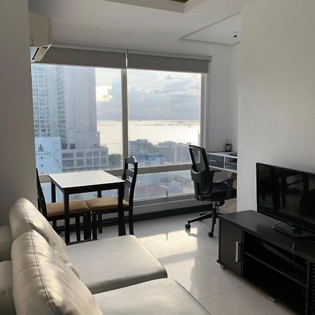1 Bedroom With Balcony, Fully Furnished Overlooking Manila Bay At Birch Tower, Malate, Манила Экстерьер фото